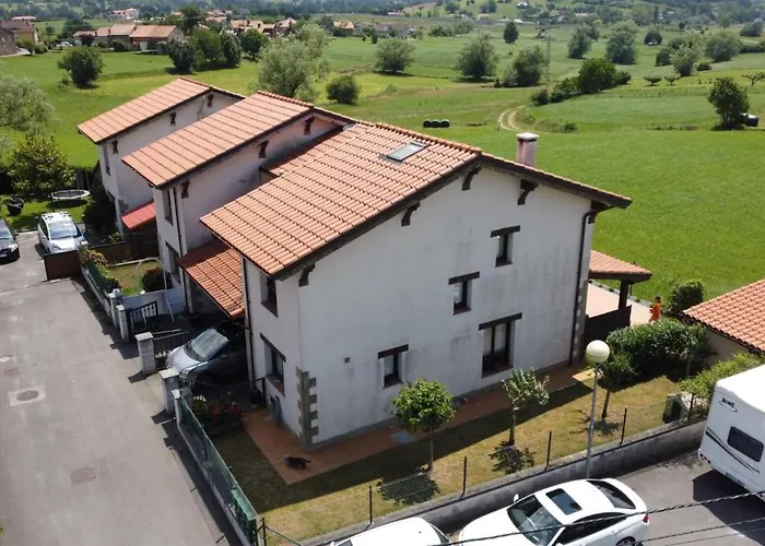Casa En Sobarzo, Junto Al Parque De Cabarceno