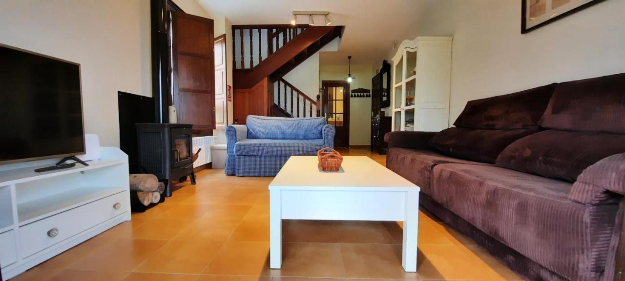Casa En Sobarzo, Junto Al Parque De Cabarceno Hébergement de vacances